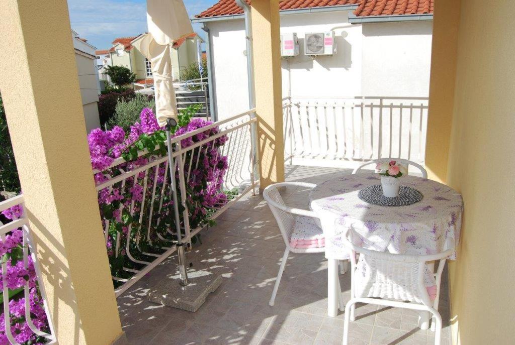 Marla1 Lägenhet Vodice Exteriör bild